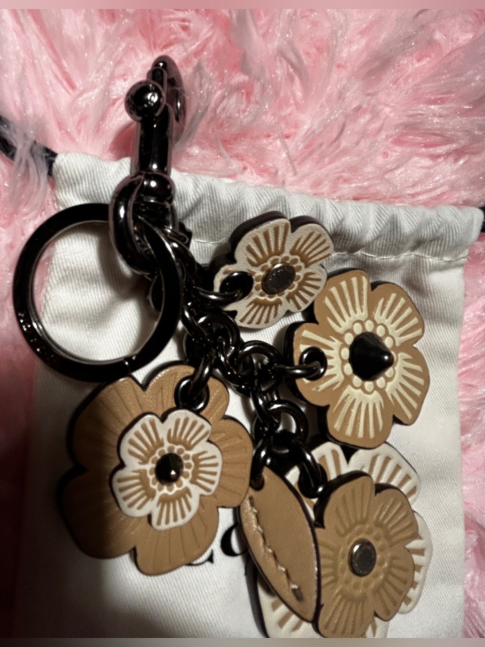 COACH TEA ROSE MIX BAG CHARM- CHALK/ELM - Picture 8 of 12
